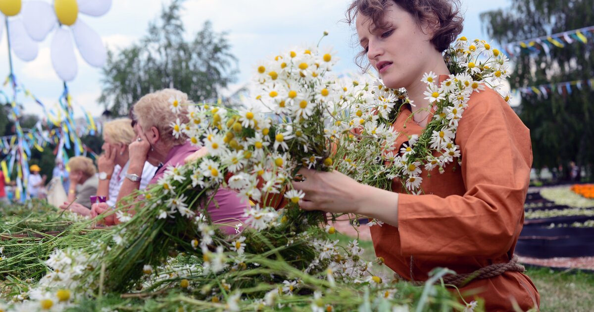 Фотозона на день семьи любви и верности. Фестиваль в парке. Празднование дня семьи. День семьи любви в москве 2024. День семьи любви в москве 2024.