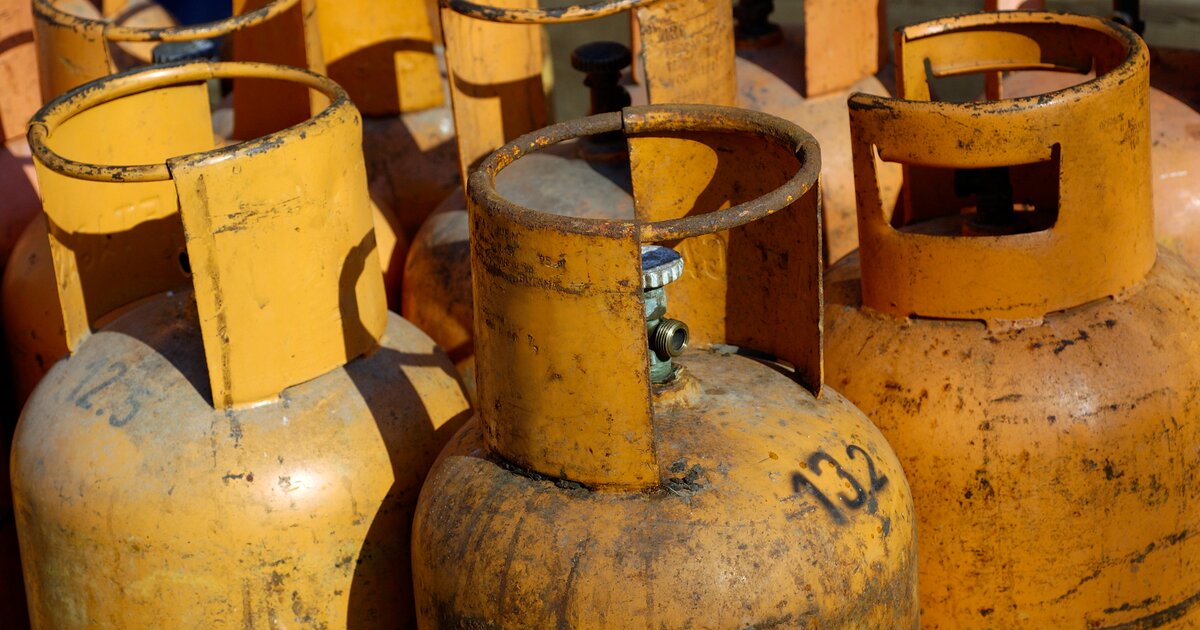 Аргон в баллон 10 л. Газ баллон 10л. Баллон стоя. Красный баллон. Баллон с гелием 10л.