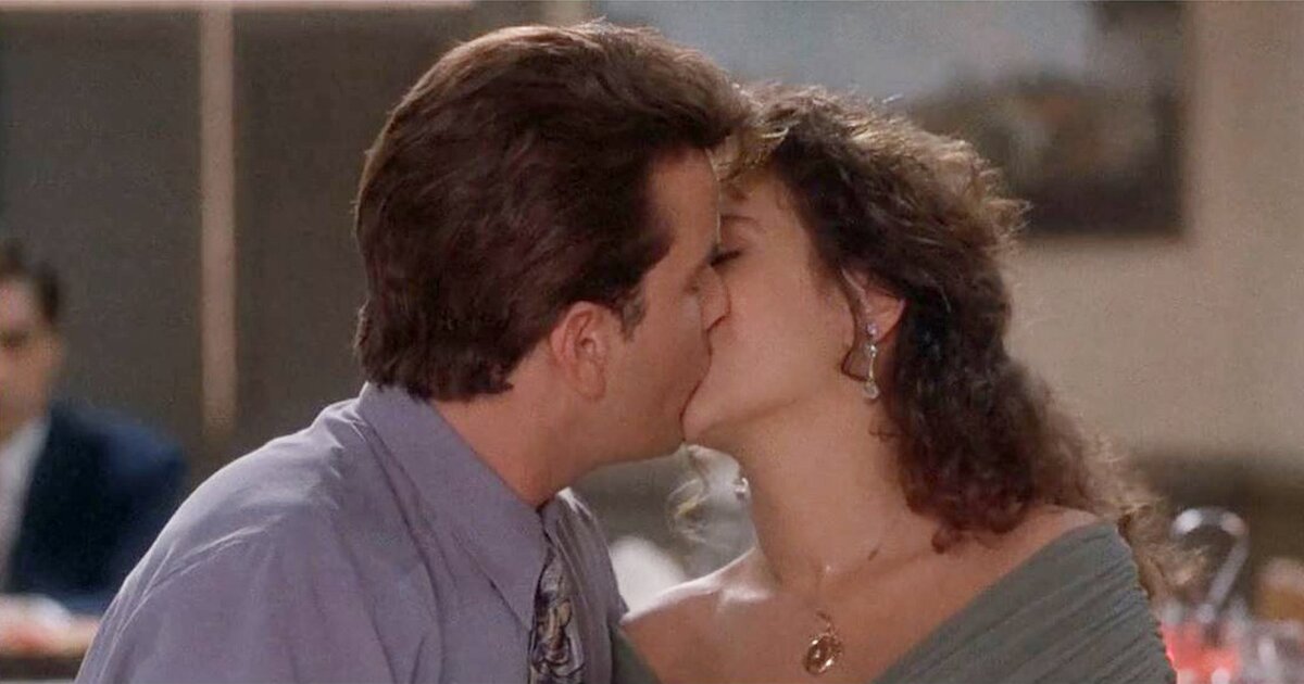 Смешной поцелуй. Картинки поцелуя в губы. Романтик лондон. Энн хэтэуэй один день. Целующиеся пары.