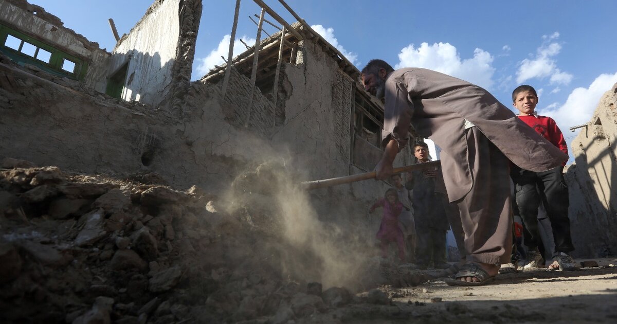 Землетрясение в москве годы. Землетрясение в Таджикистане. Землтресен сегодня в Тадж. Землетрясение в Таджикистане сейчас. Землетрясение в Пакистане.
