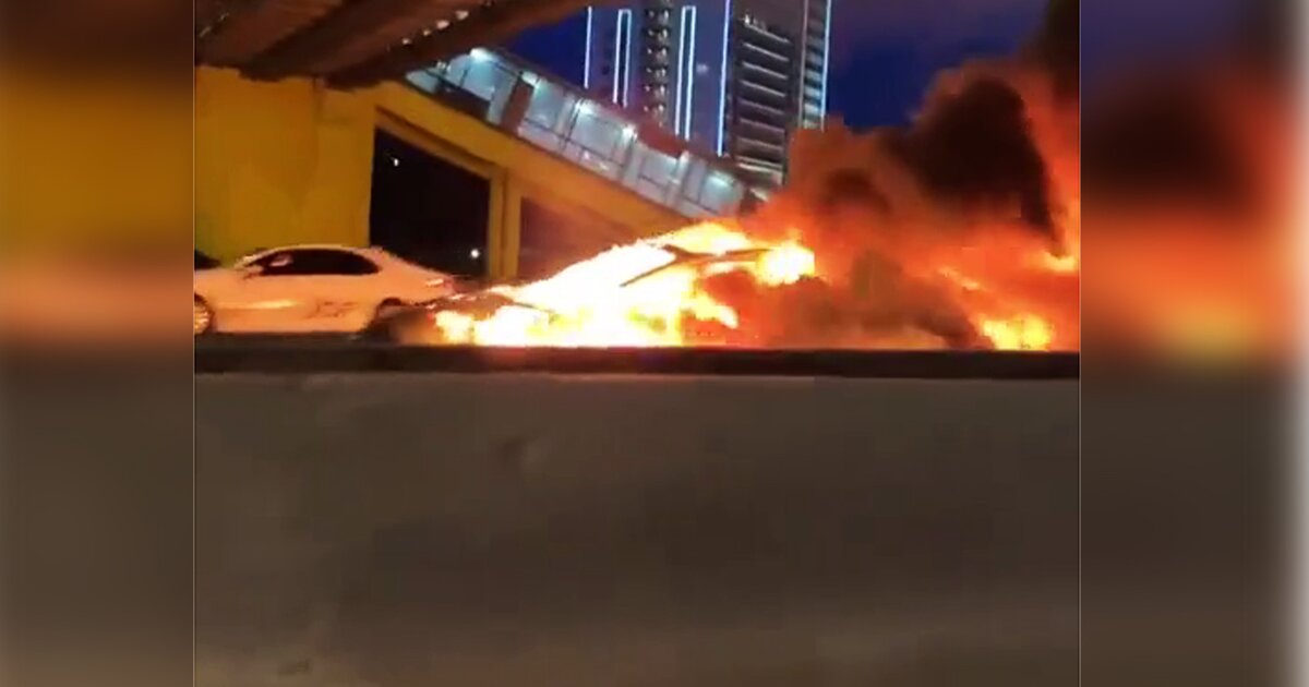 Тесла загорелась на мкад