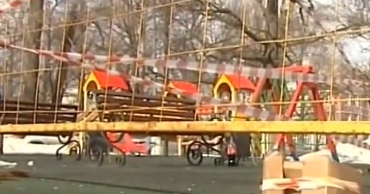 Инцидент на площадке. Инцидент на площадке. Город перевальск обстрел автостанции хаммером показать фото. Инцидент на площадке. Инцидент на площадке.