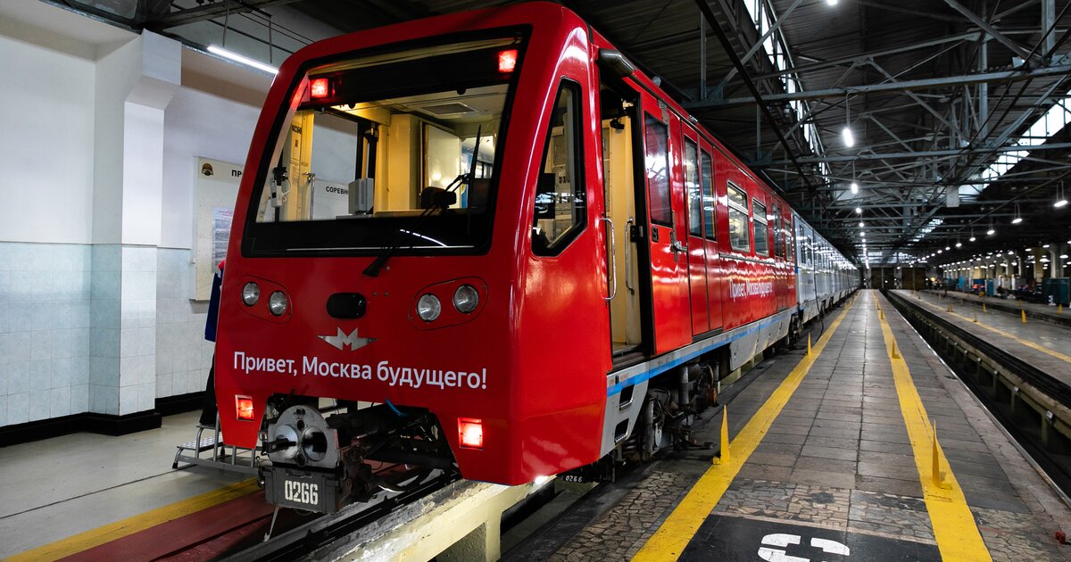 Двигатель поезда метро
