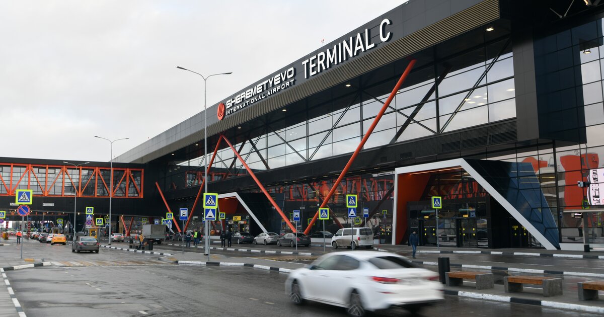 E terminal. Закрытый терминал Шереметьево. Шереметьево закрыт. Аэропорт Шереметьево 5 мая. Межтерминальный переход в Шереметьево.