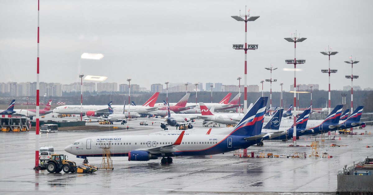 Аэропорт шереметьево аэрофлот. Шереметьево самолет 2024. Шереметьево 2004. Аэропорт шереметьево самолеты. Самолёт аэрофлот аэробус а320.