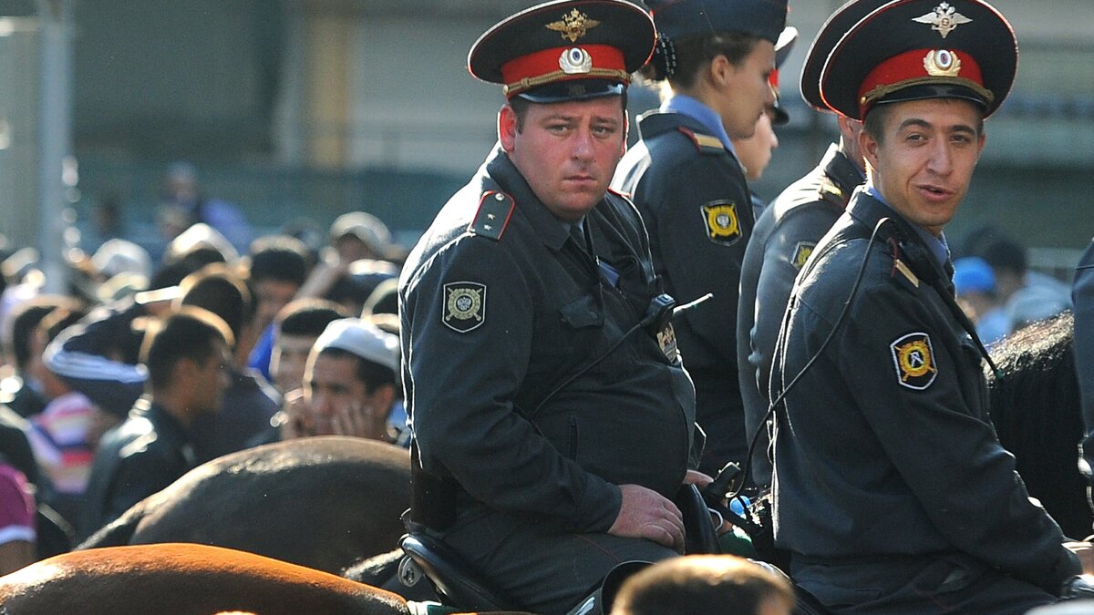 Полицейский 2000 года. Милиция 2000. Форма милиции 2008. Милиция 2010. Офицер полиции РФ.