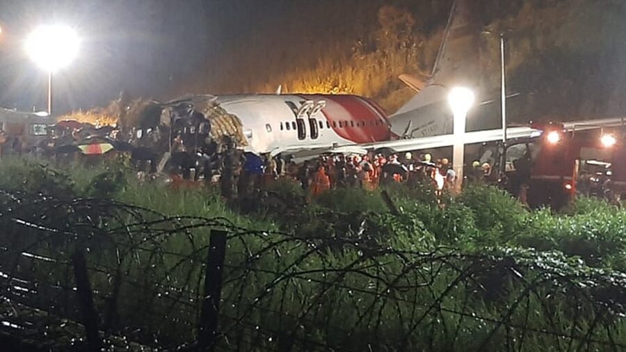 Пустыня самолет приземлился на ровную горячую. Пустыня самолет приземлился на ровную горячую. Пустыня самолет приземлился на ровную горячую. Упавший самолет в жуковский возле дома. Пустыня самолет приземлился на ровную горячую.