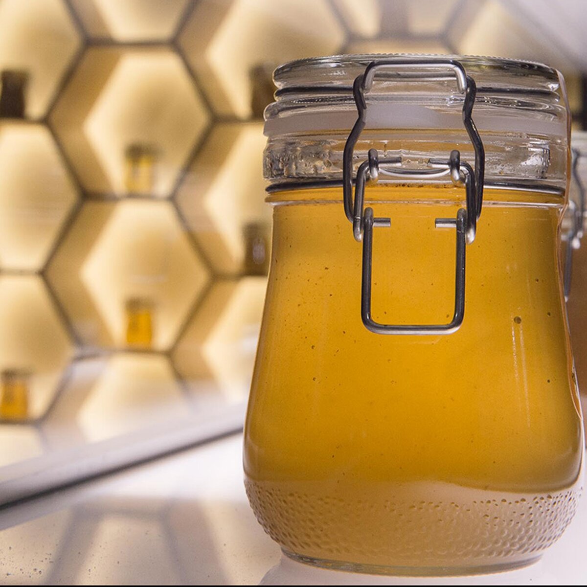 В каких количествах можно мед. Искусственный мед. Очень много меда. Глюкоза в меде. Неправильный мед.