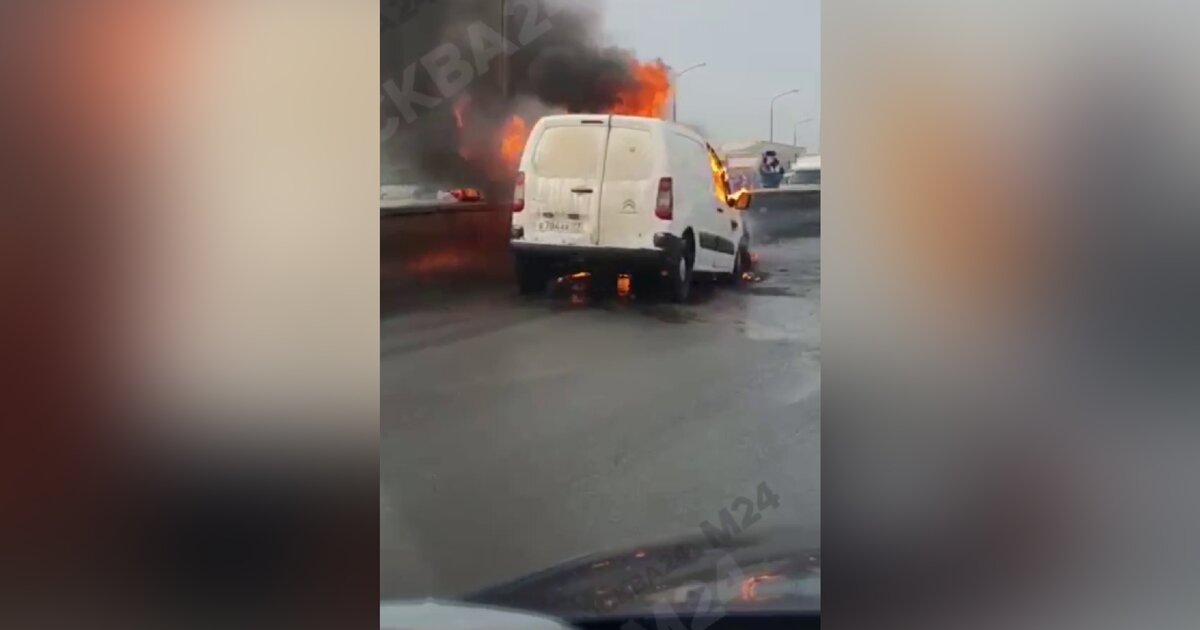Тесла загорелась на мкад