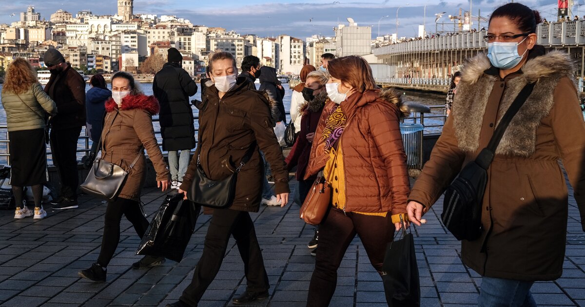 Опасно сейчас ехать в турцию. Иностранные туристы в Киеве. Туристы в Турции. Стамбул в феврале фото туристов.