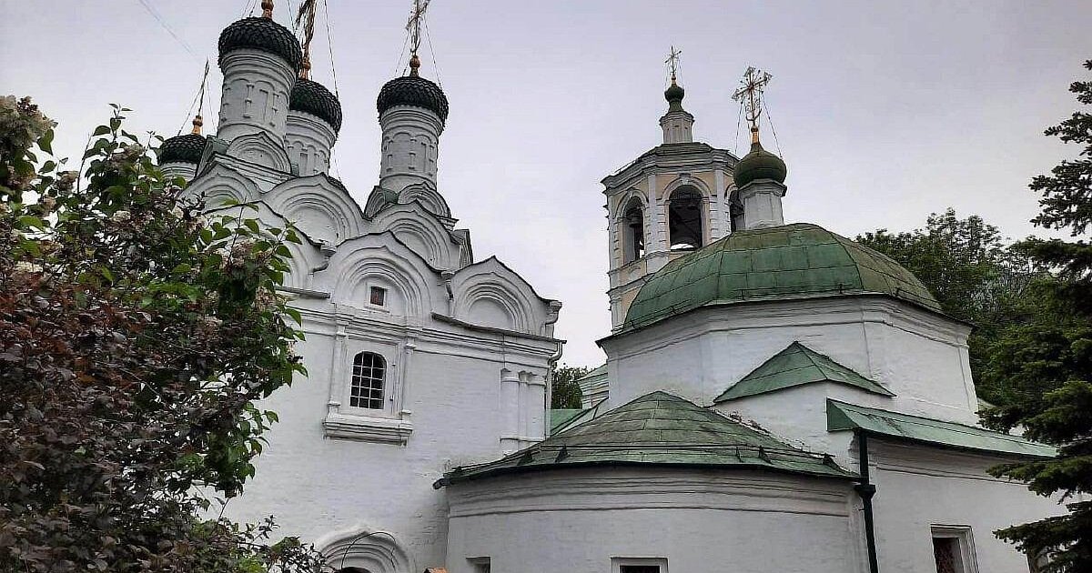 Воровство в церкви картинки. Поп церковь. Ворованная церковь. Церковь ворует. Церковь ворует.