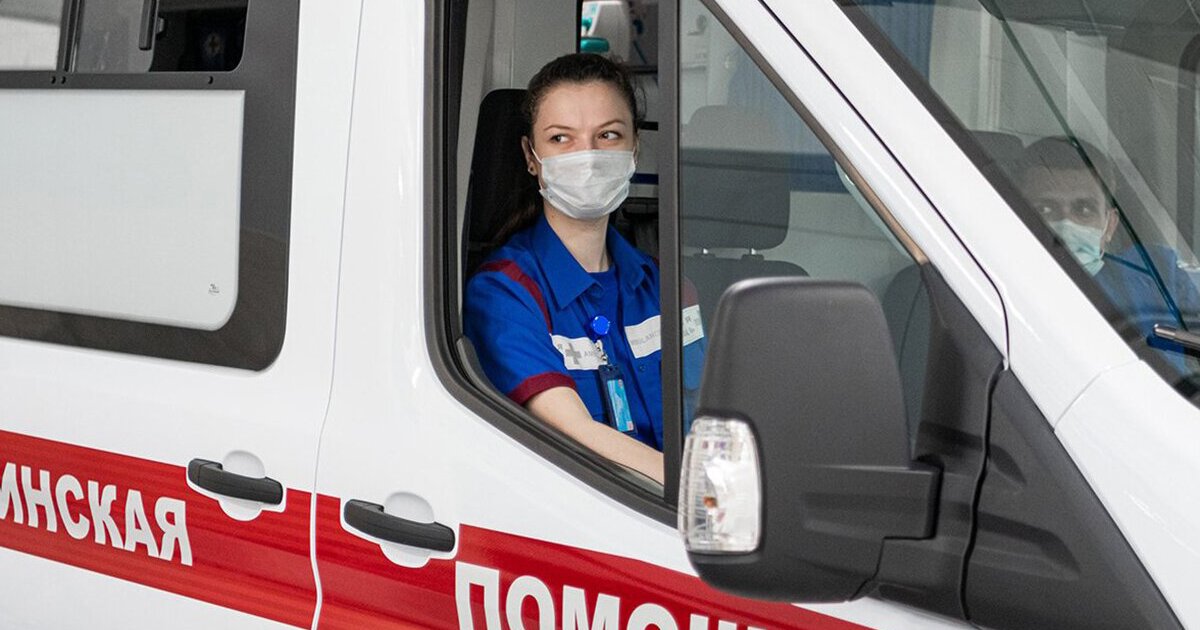 Бригада скорой помощи. Скорая помощь. Фельдшер. Вакансии скорой москва. 100 лет скорой помощи.