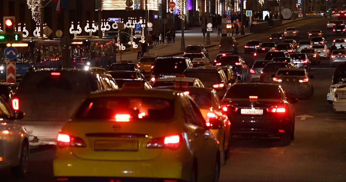 Я по левой полосе по ночной. Выделенная полоса в центре москвы. Я по левой полосе по ночной. Я по левой полосе по ночной. Воробьевы горы ночью.