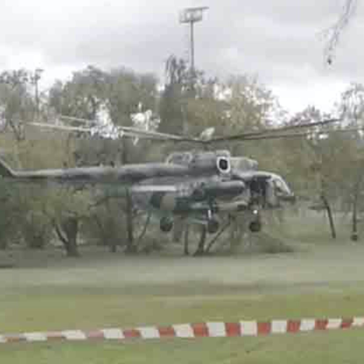 Почему над минском летают вертолеты. В Москве приземлился вертолет. Вертолёт на речном вокзале. Зачем кружат вертолеты. Северный город до которого летают на вертолете.