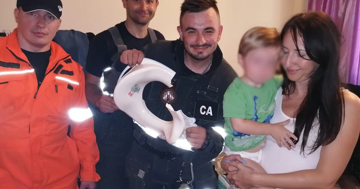 Москва: страшное ЧП в ванной — голова ребенка застряла в сиденье для унитаза