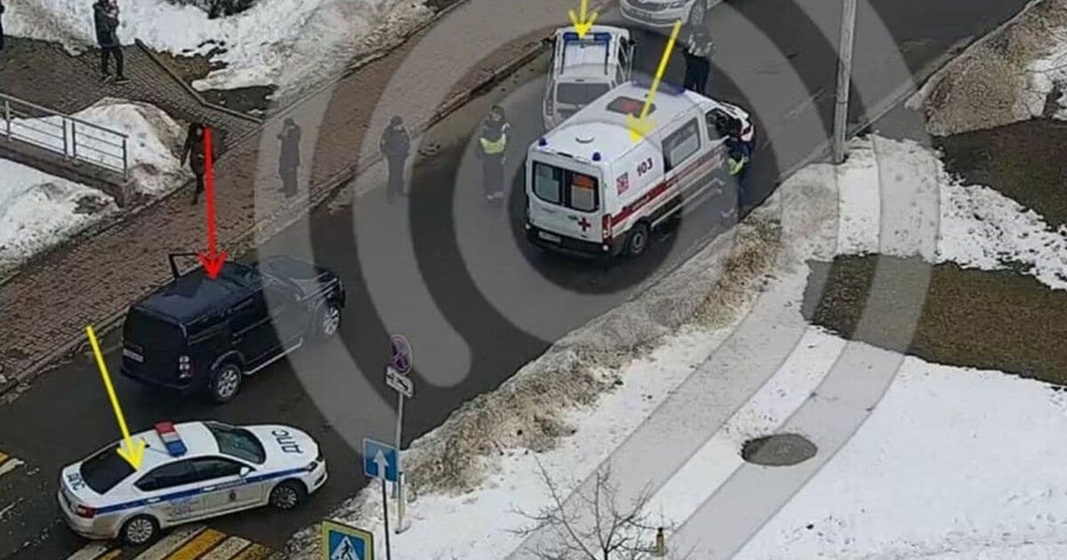 Пешеход пнул автомобиль Пешеход пнул автомобиль