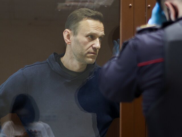 Навальный получил выговоры за нарушения в колонии
