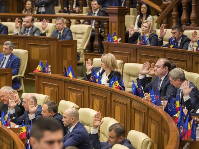 Молдавия ввела режим чрезвычайного положения из-за пандемии