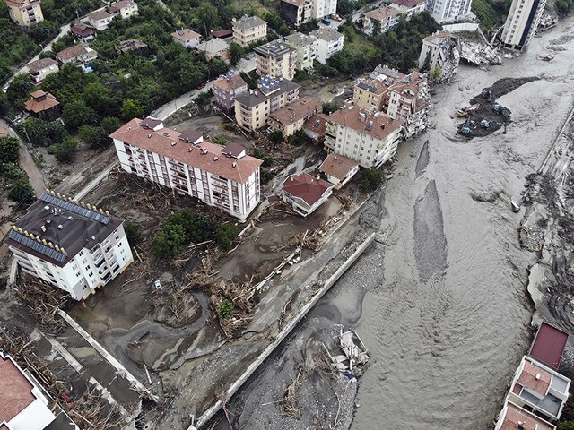 Число погибших в результате наводнений в Турции возросло до 64