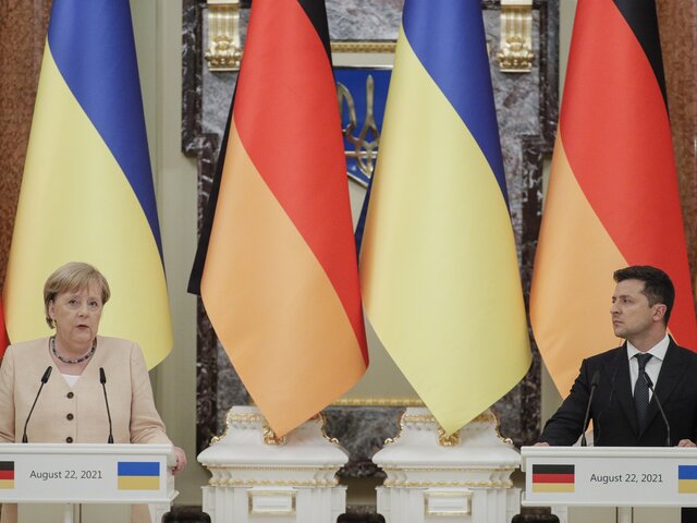 Захарова прокомментировала отсутствие флага ЕС на пресс-конференции Меркель и Зеленского