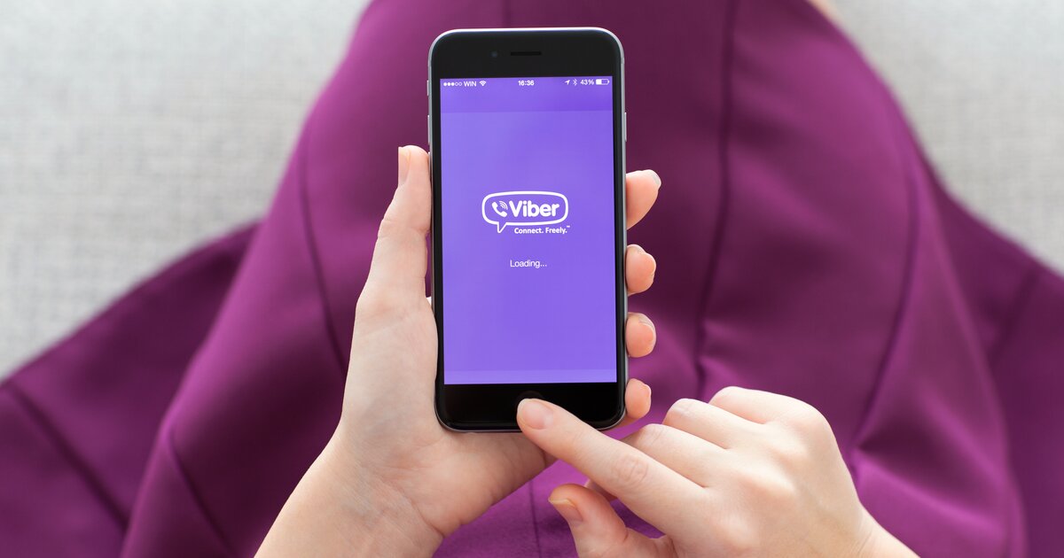 Activate viber com. Вайбер. Мессенджер вайбер. Телефон в руке. Viber фото.