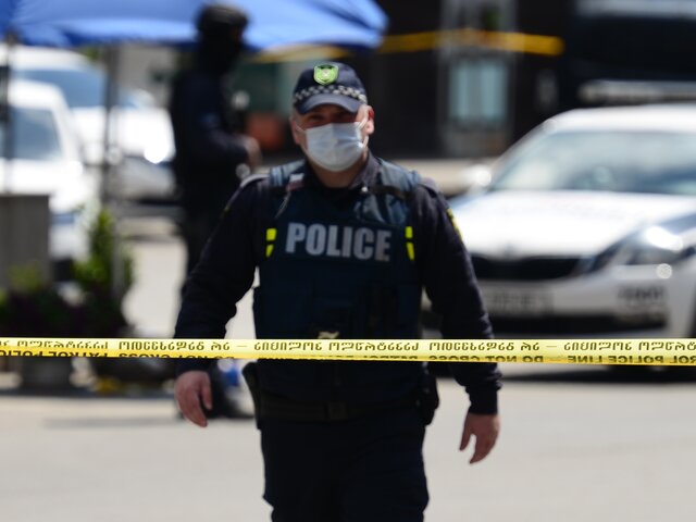 Напавшему на филиал банка Грузии мужчине предъявили обвинения в совершении теракта