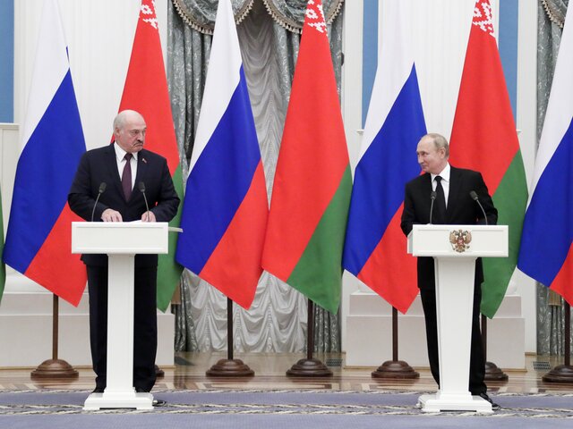 Путин сообщил, что обсудил с Лукашенко формирование единого оборонного пространства