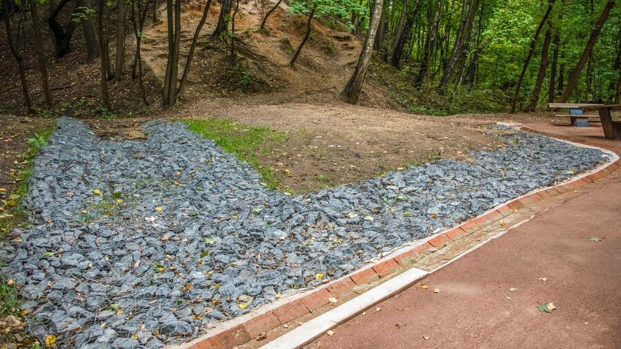 В Парке Горького провели восстановительные работы после оползня из-за ливней - Vimarsana News