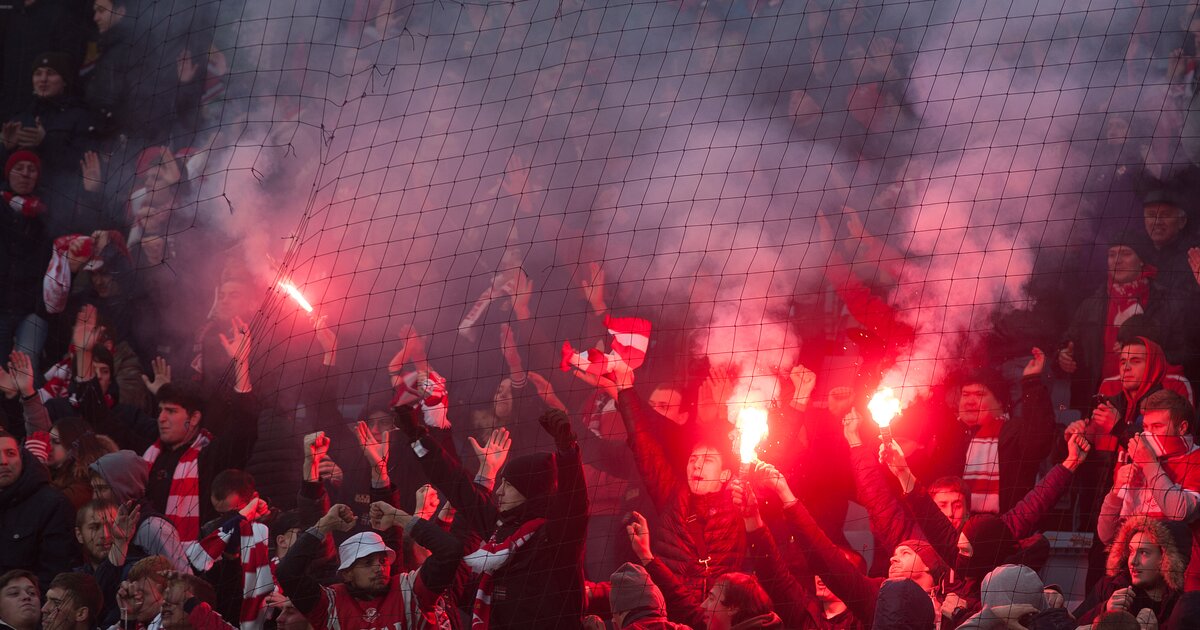 Запрет на посещение мест проведения официальных спортивных. Черный список фанатов с 2016 по 2017 год.