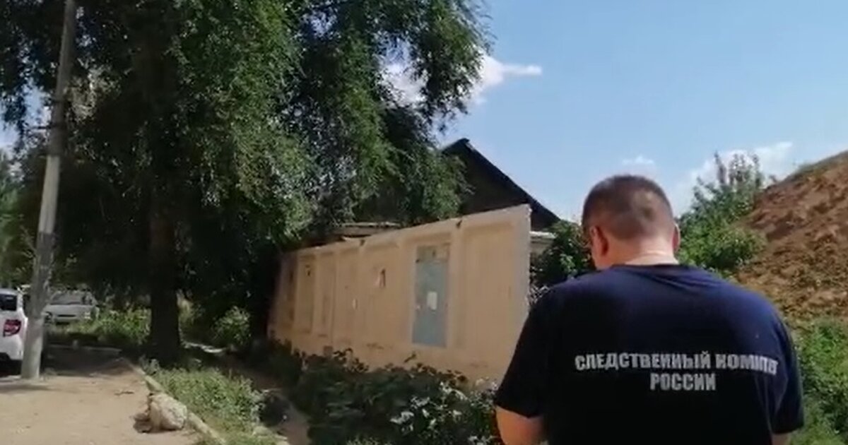 СК возбудил дело после обнаружения под Саратовом младенца, завернутого в пакет - Vimarsana News