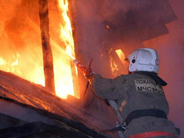 Пожар произошел на территории завода теплоизоляционных материалов в Подмосковье