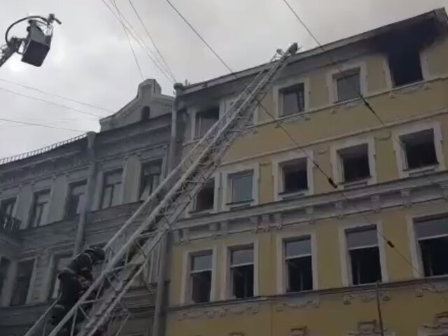 Пожар в жилом доме в Петербурге потушили