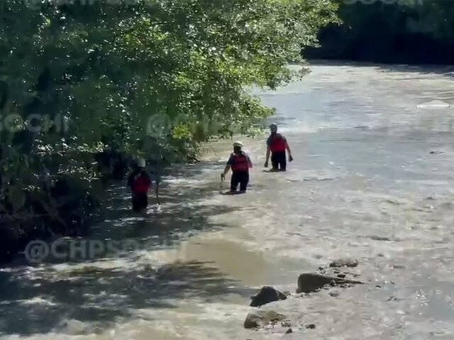 Тела трех пассажиров автомобиля, снесенного течением реки, обнаружили в Сочи