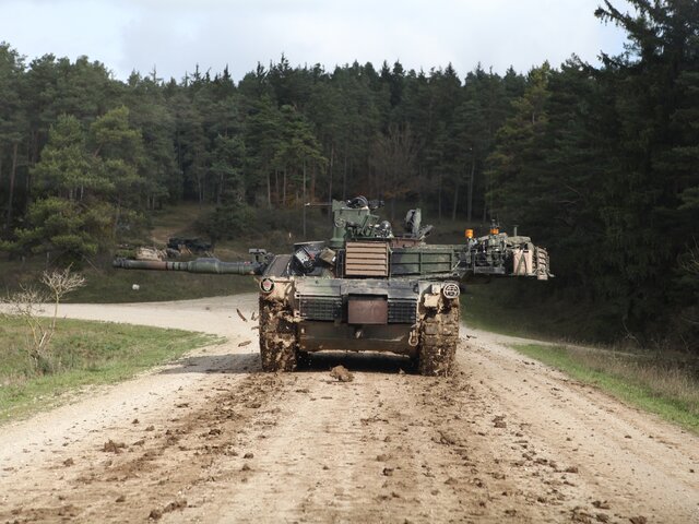 В Совфеде ответили на обещание главы Минобороны Польши отправить танки в РФ