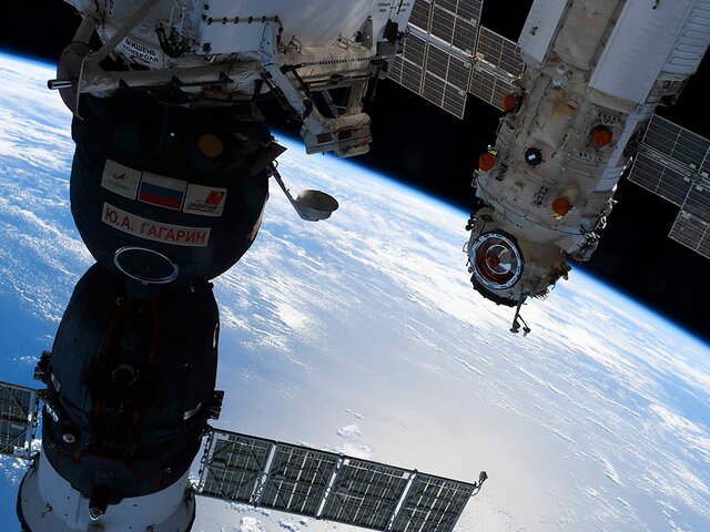 Космонавты впервые зашли в модуль 