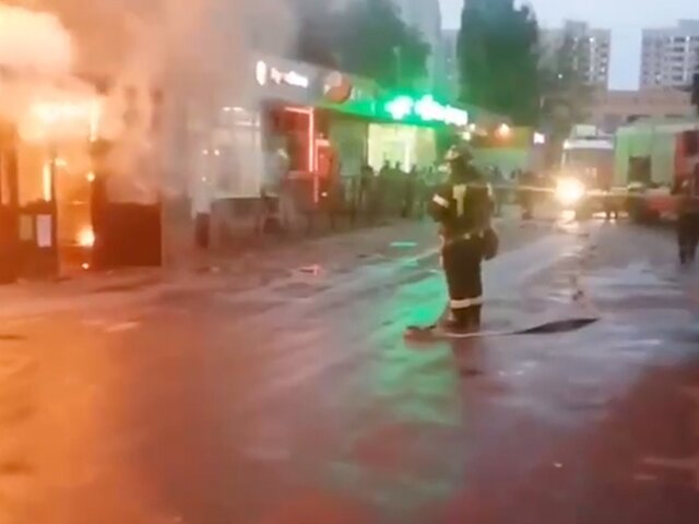 Пожар в кафе на юго-западе Москвы потушен на площади 30 кв м