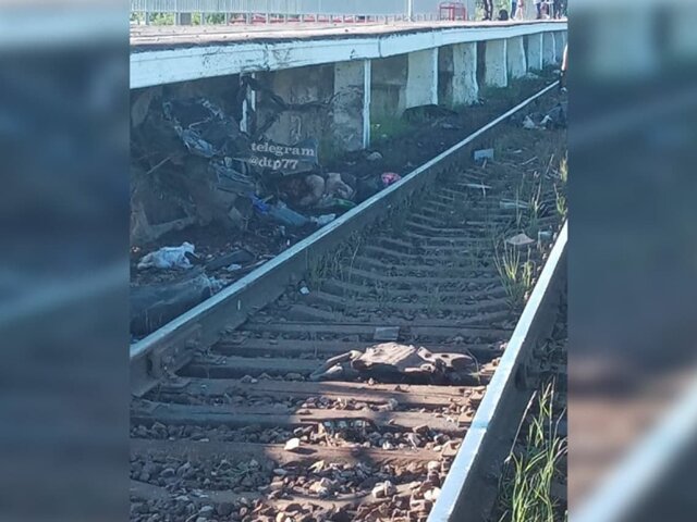 Три человека погибли при столкновении поезда и автомобиля в Талдомском округе