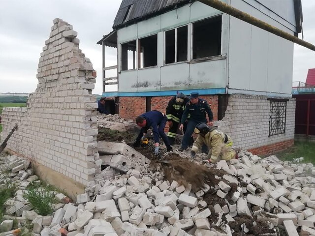 Трое детей погибли при обрушении плиты недостроенного дома под Воронежем
