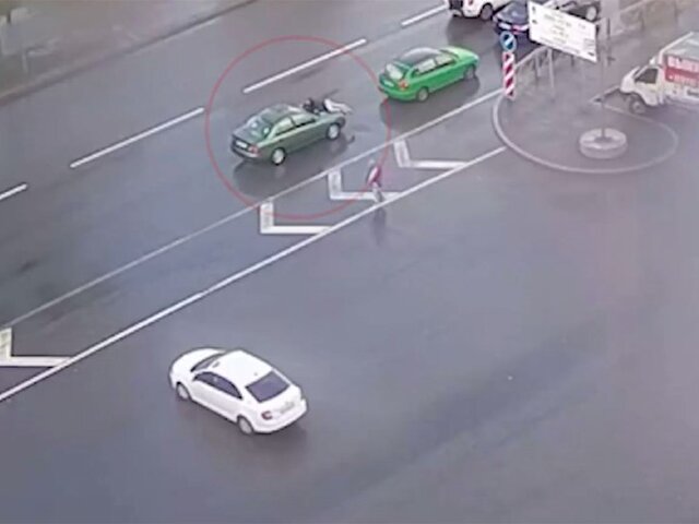 В Санкт-Петербурге жена прокатила супруга на капоте по трассе после ссоры