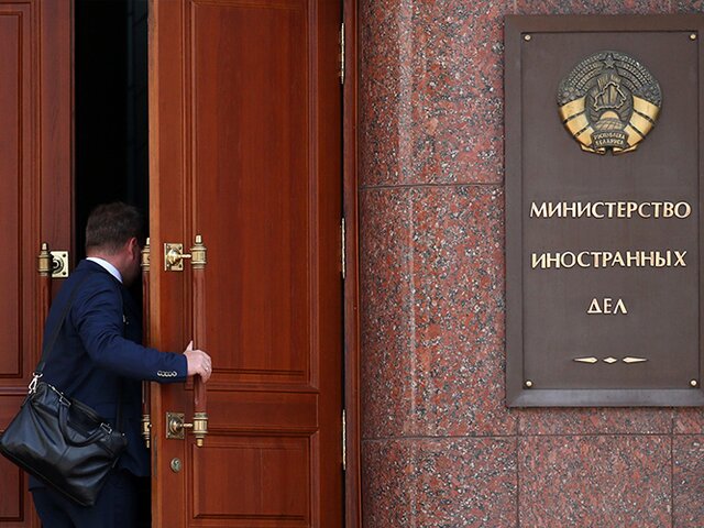 Латвия и Белоруссия вышлют всех дипломатов из посольств в Риге и Минске