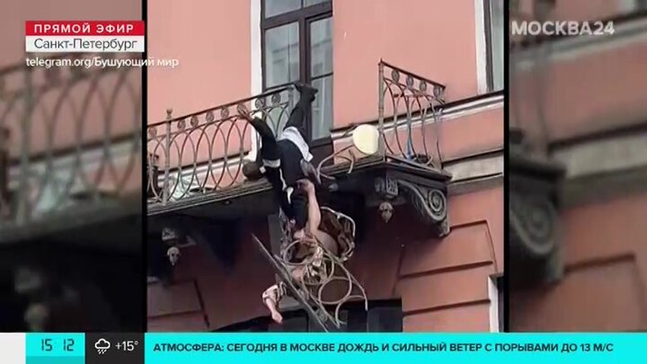 Разбился с балкона. Выпали с балкона в Питере. Пара упала с балкона в Петербурге. Двое упали с балкона в Питере.