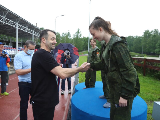 Дмитрий Певцов поздравил участников городского турнира "Лазер-бег 2021"