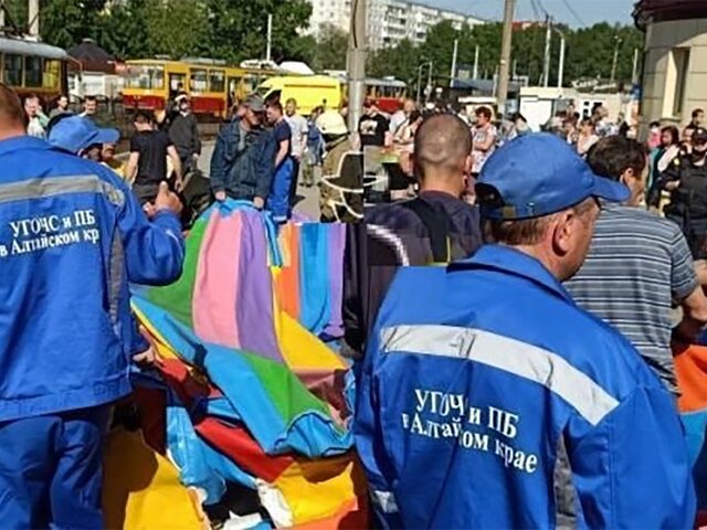 СК возбудил уголовное дело после опрокидывания батута с детьми в Барнауле
