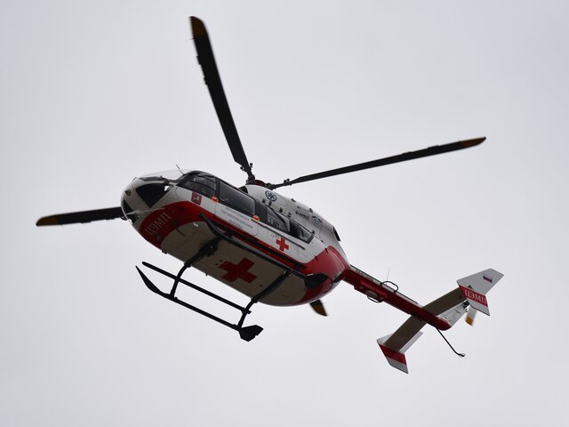Вертолет госпитализировал выпавшего из окна ребенка в Зеленограде
