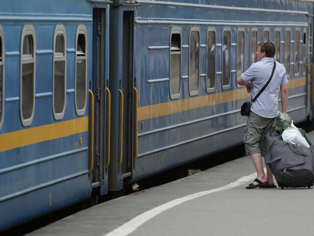 Поезда из Абхазии в Сочи и Санкт-Петербург остановлены из-за аварии на железной дороге