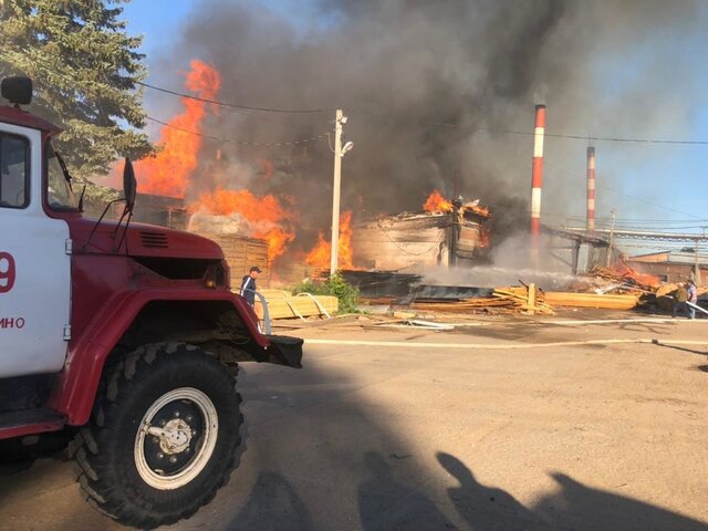 При пожаре на фабрике во Владимирской области пострадали два человека