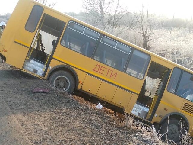 Школьный автобус попал в ДТП под Новгородом