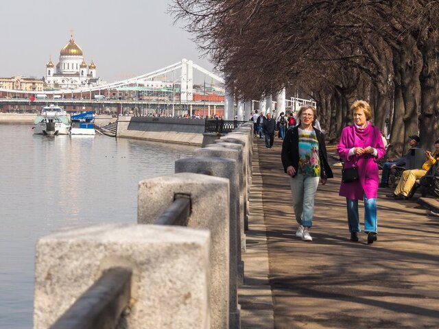Синоптик рассказала о негативных последствиях теплой погоды в Москве