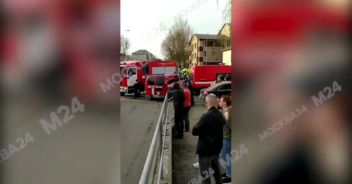 Пожар карамышевская набережная. Пожар в москве сейчас. Пожар на юго-западе москвы сейчас горит. Пожар в москве на юго. Пожар на юго-западе москвы сейчас горит.