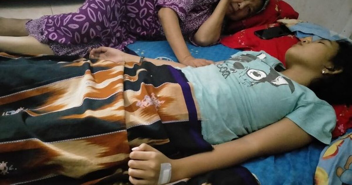 Сон десять. Девочка спит. Синдром спящей красавицы. 17-Летняя девушка из Индонезии получила прозвище "спящая красавица". Спящая красавица болезнь.